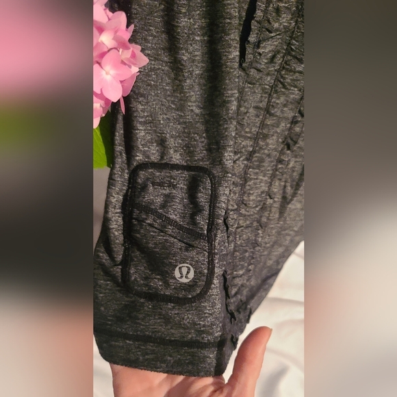 🍋 Lululemon Charcoal Gray Ruffle Cool Sleeveless Athletic Tank Size 8 - Picture 9 of 9